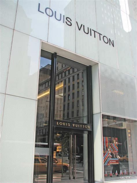 louis vuitton hours today|louis vuitton 5th ave.